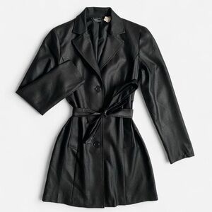 Vintage sleek black jacket w/belt
